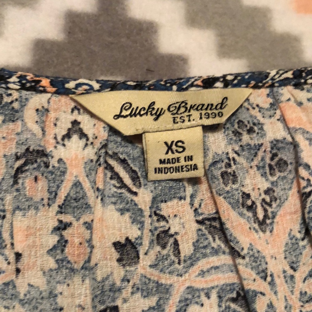 Lucky Brand Womens Low V-Neck Cap Sleeve Top Sz XS - Picture 2 of 8